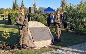 "Honorowy Obywatel Gminy Ił&oacute;w" Śp. Marian i Henryk Popielarek 126